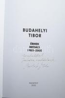 Budahelyi Tibor: Érmek. Medals. 1980-2005. A művész, Budahelyi Tibor (1945-) szobrász és éremművész által DEDIKÁLT példány! Bp., 2005, Szerzői, 199+5 p. Gazdag képanyaggal illusztrált. Kiadói kartonált papírkötés.