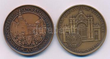 Képíró Zoltán (1944-1981) 1979. "MÉE Keszthely - X. Vándorgyűlés-Goldmark Károly" bronz kétoldalas emlékérem (42,5mm) + Sebestyén Sándor (1949-2010) 1989. "MÉE - 200 éves a sátoraljaújhelyi Kossuth Lajos Gimnázium / ... Én is a növendékük voltam... - Kossuth Lajos - 1810-1816" bronz, kétoldalas emlékérem (42,5mm) T:AU patina
