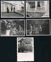 cca 1939 Magyar katonákat ábrázoló fotók, 5 db, közte Magyarsason (Felvidék), illetve az Almássy-kastélynál készült felvételekkel, 6x9 cm