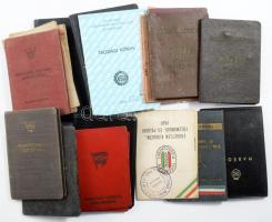 Vegyes okmány tétel, összesen 20 db, közte FKgP tagsági igazolvány, MABÉOSZ, DISZ tagsági könyvek, stb.