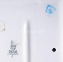 Zsolnay Don Quijote és Sancho Panza. Tervező: Olcsai Kiss Zoltán (1895-1981). Jelzett, m: 38 cm /// ...