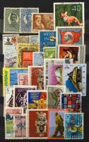 Vegyes külföld kb. 480 db bélyeg + 11 db blokk, 6 fekete lapos közepes berakóban