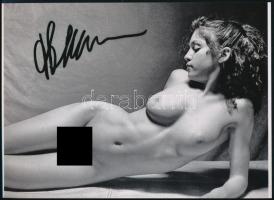 cca 1978 Madonna, Louise Veronica Ciccone (1958) olasz-amerikai énekesnő pályakezdő korában, szolidan erotikus felvétel, Pánczél György (1920-?) filmtörténész hagyatékából (film- és színházifotó gyűjteményéből) 1 db modern nagyítás, jelzés nélkül, 15x21 cm