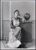 cca 1940 Frida Kahlo (1907-1954) mexikói festőművészről készült, jelzés nélküli felvétel, 1 db modern nagyítás, 21x15 cm