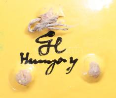 Gorka Lívia (1925 - 2011): Türkiz alapon madaras falitál. Mázas kerámia, 3 támasztólábbal, jelzett, ...