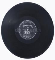 Hegedűs 2 László (1950-): Esterházy lemez, 1999. Bakelit lemez, nyomtatott szöveg. Jelzett Hegedűs 2 László által, hátoldalán Esterházy Péter autográf aláírásával és egy művének szövegrészletével. Számozott (EA 5/75). d: 30 cm.