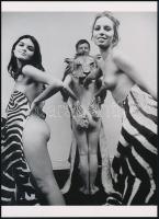 cca 1980 Székessy Karin német fotóművész felvétele (A vadász trófeái), 1 db modern nagyítás, jelzés nélkül, 21x15 cm