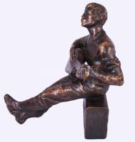 Gyurcsek Ferenc (1942-): Gitározó. Bronzírózott műgyanta, jelzett, hibátlan, m:30 cm