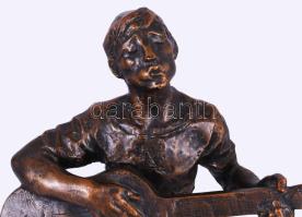 Gyurcsek Ferenc (1942-): Gitározó. Bronzírózott műgyanta, jelzett, hibátlan, m:30 cm