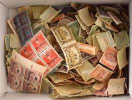 Több mint 200 db vegyes megszállási bélyeg dobozban ömlesztve, mindegyik Bodor vizsgálójellel
