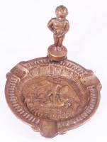 Figurális díszítésű hamutál, 10x7 cm