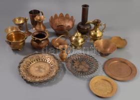Doboznyi réz/bronz dísztárgy, érdekes darabokkal.
