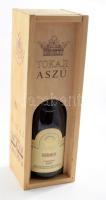 1975 Oremus Tokaji Aszú 5 puttonyos, édes fehér desszertbor, 12%, (palackozták: 1996), fa díszdobozban, 0,5l.