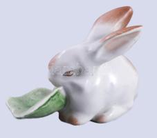 Zsolnay salátát evő nyúl. Jelzett, hibátlan, m: 7 cm