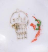 Zsolnay salátát evő nyúl. Jelzett, hibátlan, m: 7 cm