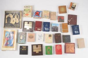 Egy nagy doboznyi minikönyv, kb 30 db, nagyon vegyes állapotban, sok sérült.