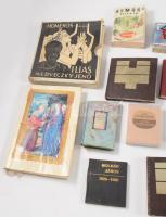 Egy nagy doboznyi minikönyv, kb 30 db, nagyon vegyes állapotban, sok sérült