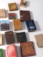 Egy nagy doboznyi minikönyv, kb 30 db, nagyon vegyes állapotban, sok sérült