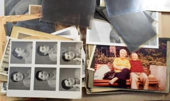 Egy zacskónyi vegyes fotó ca 1900-1940 közötte nagy keményhátú fotók, sok negatív, némi katonai