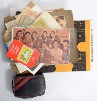 Vegyes papírrégiség tétel, benne reklámok, okmányok, egy pakli kártya