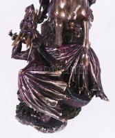 Veronese Design Sárkányölő Szent György. Bronz bevonatú gyanta, jelzett, m: 26,5 cm