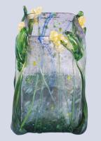 Smetana Ágnes (1961-) Díszváza plasztikus virág dekorral. Anyagában színezett, üvegszál ráillesztése...