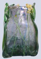 Smetana Ágnes (1961-) Díszváza plasztikus virág dekorral. Anyagában színezett, üvegszál ráillesztése...