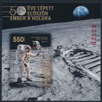 2019 50 éve lépett először ember a Holdra vágott blokk