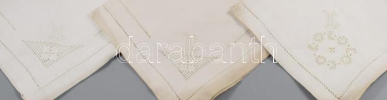 25 darab antik textil szalvéta, közte monogramosak
