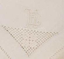 25 darab antik textil szalvéta, közte monogramosak