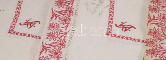 25 darab antik textil szalvéta, közte monogramosak