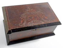 Faragott fa ládika. 27x15x13 cm