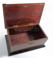 Faragott fa ládika. 27x15x13 cm