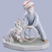 Zsolnay karikázó kisfiú a kutyával, kézzel festett, hibátlan, jelzett (Sinkó), h: 20 cm, m:18 cm