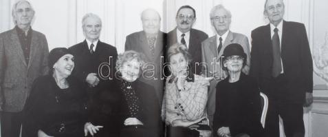 Film. Színház. Muzsika.: Kállai Ferenc. [Bp.], 2009, MTI. Fekete-fehér fotókkal. Kiadói kartonált pa...