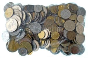 Vegyes, magyar és külföldi érmetétel mintegy ~1kg súlyban T:vegyes Mixed, Hungarian and foreign coin lot (~1kg) C:mixed