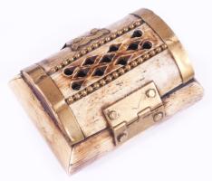 Kis tevecsont doboz, tele bizsukkal, h: 6,5 cm