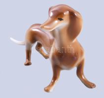 Hollóházi tacskó. Terv: Őry Ferenc. Jelzett, hibátlan, h: 18 cm