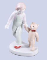 Aquincum Macival sétáló gyermek. Terv.: Káldor Aurél. Jelzett, hibátlan, m: 14,5 cm