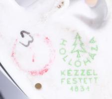 Hollóházi art deco macska. Terv.: Torma Istvánné, kézzel festett, jelzett, farka letört, m: 8,5 cm