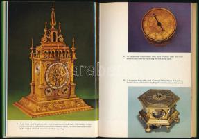 Nicholls, Andrew: Clocks in colour. 1975, Blandford Press. Kiadói kartonált kötés, papír védőborítóv...