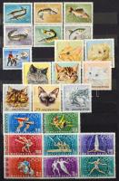 Teljes képes motívum sorok, darabok az 1960-as, 1970-es évekből, 12 fekete lapos A4-es berakóban, tokkal