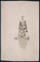 1922 Fürdőző család, megírt fotólap, 14×9 cm