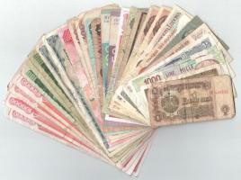 30db-os külföldi bankjegytétel, közte Jugoszlávia, Venezuela, Egyiptom, Lengyelország, Bulgária, Görögország, Csehszlovákia, Olaszország, Oroszország T:F,VG 30pcs foreign banknote lot, within Yugoslavia, Venezuela, Egypt, Poland, Bulgaria, Greece, Czechoslovakia, Italy, Russia C:F,VG