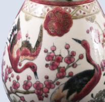 cca 1890 Zsolnay váza gázlómadár mintával, aranyozott díszítéssel, terv.: Zsolnay Júlia, jelzett: cs...