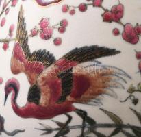 cca 1890 Zsolnay váza gázlómadár mintával, aranyozott díszítéssel, terv.: Zsolnay Júlia, jelzett: cs...