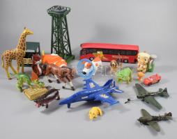 Vegyes játékok, autók, repülők, stb