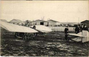 Budapest XVII. Rákos, Zsélyi Aladár okleveles pilóta, gépészmérnök az első, aki aviatikusaink között sikert ért el Zsélyi, Tóth és Kvasz társaságában 1910-ben a rákosi repülőtéren