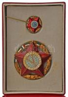 1950 k. "A térképészet kiváló dolgozója" aranyozott, zománcozott kitüntető jelvény miniatűrrel, eredeti tokban T:AU