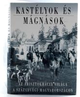 Baji Etelka - Csorba László: Kastélyok és mágnások. Az arisztokrácia világa a századvégi Magyarországon. Válogatás a Magyar Nemzeti Múzeum Történeti Fényképtára anyagából. Bp., 1994, HG &amp; Társa. Gazdag fekete-fehér képanyaggal illusztrálva. Kiadói kartonált papírkötés, minimálisan sérült borítóval, kiadói papír védőborítóban.